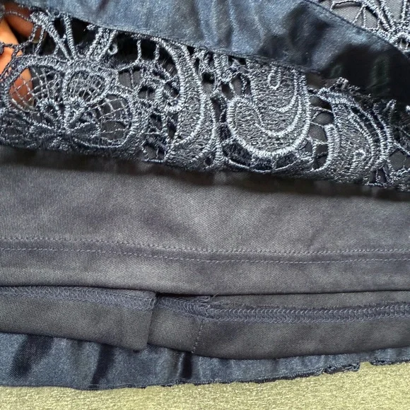 Forever 21 - Elegant Navy Lace Mini Skirt - Picture 3 of 8